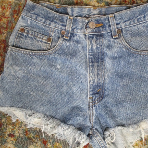 Vtg Levi's Cut Off Shorts Embroidery S/M - Picture 2 of 4
